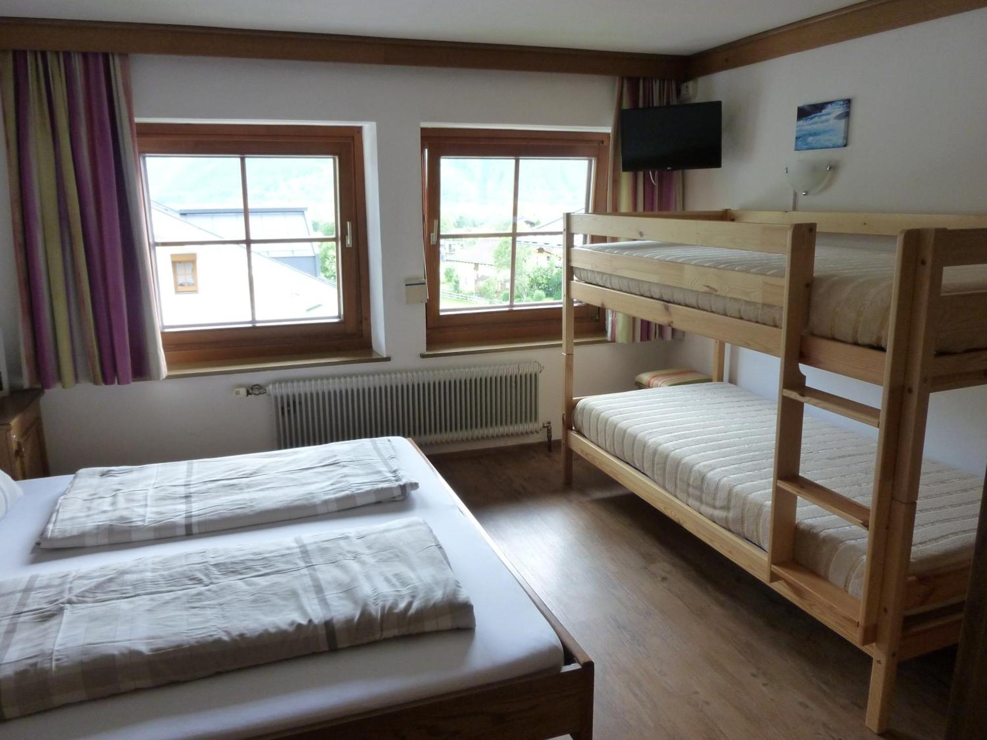 Pension Zu Hause Uttendorf Buitenkant foto