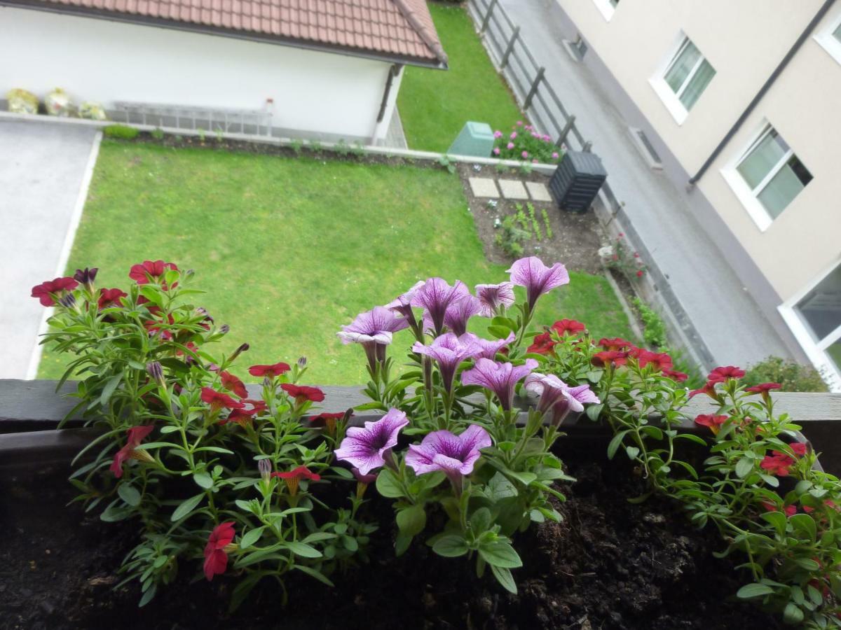 Pension Zu Hause Uttendorf Buitenkant foto