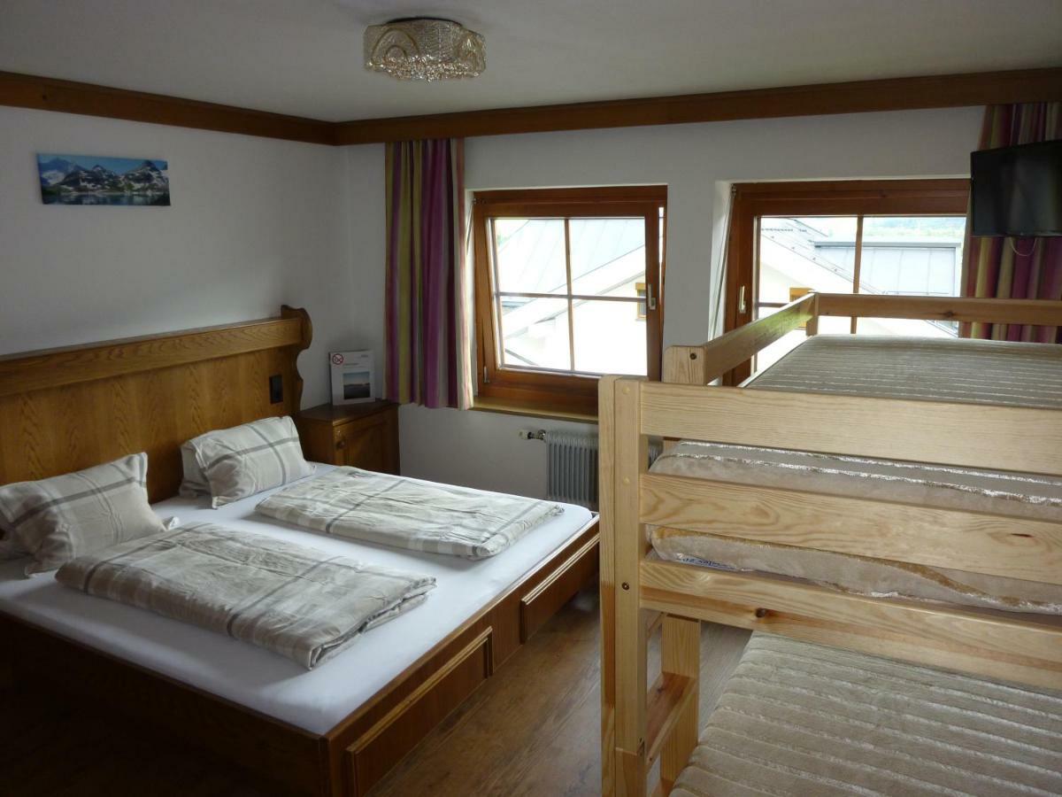Pension Zu Hause Uttendorf Buitenkant foto